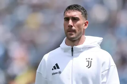 برشلونة يستهدف فلاهوفيتش لخلافة ليفاندوفسكي